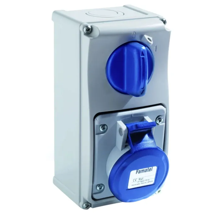 26012 Розетка CEE з відключенням 16А 5p 400V IP44